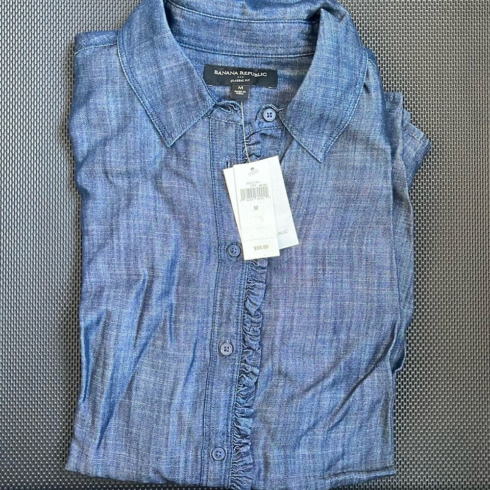 NWT Banana Republic dark wash chambray long sleeve button down shirt medium.